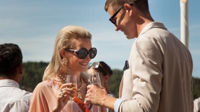 Exit: Staffel 1, Folge 2: Party