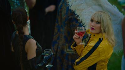 Exit: Staffel 2, Folge 7: Maskenball