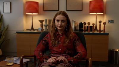 Extraordinary: Staffel 2, Folge 1: Das Nichts