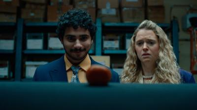 Extraordinary: Staffel 2, Folge 2: Hallo, Fremder