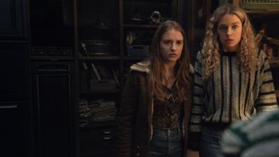 Extraordinary: Staffel 1, Folge 5: Die Jen-Show 