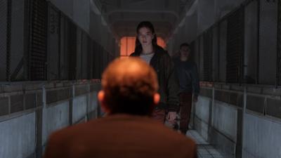 Fallen: Staffel 1, Folge 5: Ausgeflogen