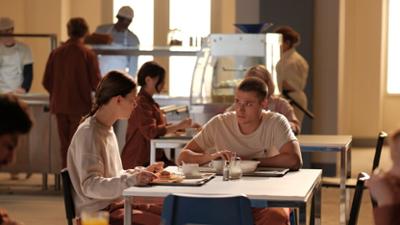 Fallen: Staffel 1, Folge 3: Schmetterlinge 