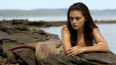 H2O - Plötzlich Meerjungfrau: Staffel 1, Folge 14: Kindergeburtstag und Seeungeheuer