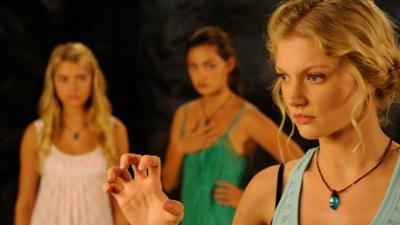 H2O - Plötzlich Meerjungfrau: Staffel 3, Folge 25: Jagd nach den Kristallen