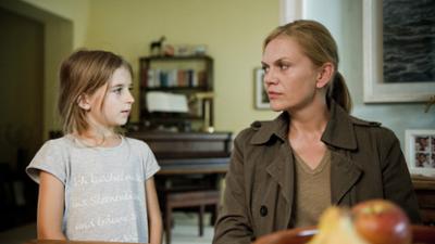 Helen Dorn: Staffel 1, Folge 1: Das dritte Mädchen