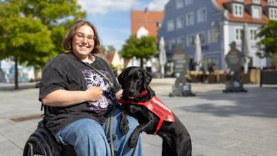 Helfer auf vier Pfoten: Vanessa Dengler: Mit Hund Dori gegen die Angst Helfer auf vier Pfoten: Vanessa Dengler: Mit Hund Dori gegen die Angst