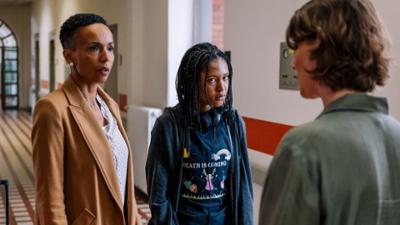 Hungry: Staffel 1, Folge 1: Willkommen in der Klapse Hungry: Staffel 1, Folge 1: Willkommen in der Klapse