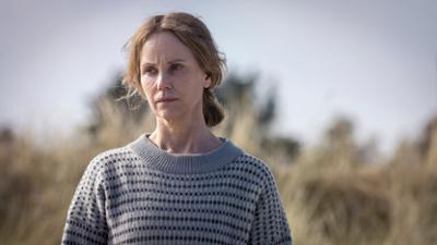 Iris - Die Wahrheit: Staffel 1, Folge 5: Flucht