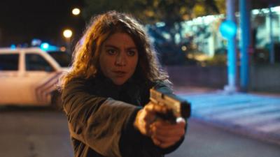 Juliet: Staffel 1, Folge 1: Die Tote im Kanal 