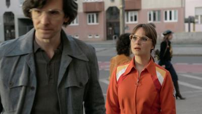 Ku'damm: Staffel 4, Folge 1: Willkommen bei den Schöllacks (1/6)