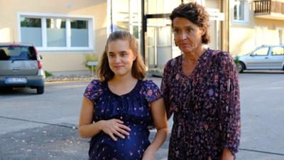 Lena Lorenz: Staffel 8, Folge 3: Baby auf Probe (2) Lena Lorenz: Staffel 8, Folge 3: Baby auf Probe (2)