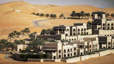 Luxusklasse - Amazing Hotels: Staffel 1, Folge 2: Abu Dhabi - Märchenschloss im Wüstensand