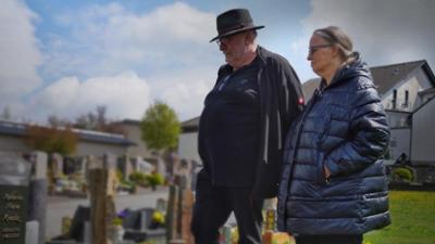 Menschen im Ahrtal – vier Jahre nach der Flut: Staffel 1, Folge 4: Trauer um verunglückte Tochter Menschen im Ahrtal – vier Jahre nach der Flut: Staffel 1, Folge 4: Trauer um verunglückte Tochter