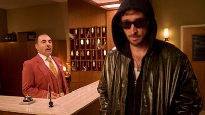 Nighties: Staffel 1, Folge 1: Die Nacht mit dem VIP
