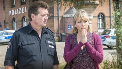 Notruf Hafenkante: Staffel 9, Folge 12: Bataillon d'Amour Notruf Hafenkante: Staffel 9, Folge 12: Bataillon d'Amour