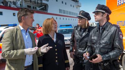 Notruf Hafenkante: Staffel 8, Folge 1: Einmal Traumschiff Notruf Hafenkante: Staffel 8, Folge 1: Einmal Traumschiff