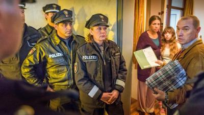 Notruf Hafenkante: Staffel 9, Folge 24: Fremde Heimat