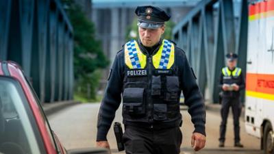 Notruf Hafenkante: Staffel 16, Folge 1: Kleine Hafenrundfahrt