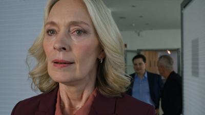 Notruf Hafenkante: Staffel 21, Folge 1: The Show must go on