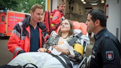 Notruf Hafenkante: Staffel 12, Folge 23: Wölfe und Giraffen