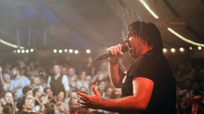 Partyschlager: Staffel 1, Folge 2: Auf Tour mit Ikke Hüftgold Partyschlager: Staffel 1, Folge 2: Auf Tour mit Ikke Hüftgold