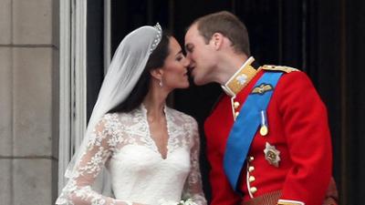 Plötzlich Majestät: Staffel 1, Folge 2: Hochzeit und Verwandlung