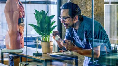 SOKO Linz: Staffel 2, Folge 3: Einmal um die Welt