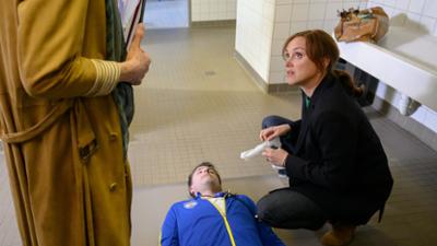 SOKO Wismar: Staffel 20, Folge 11: Elf Freunde