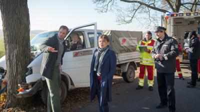 SOKO Wismar: Staffel 13, Folge 25: Der Hai auf dem Dach SOKO Wismar: Staffel 13, Folge 25: Der Hai auf dem Dach