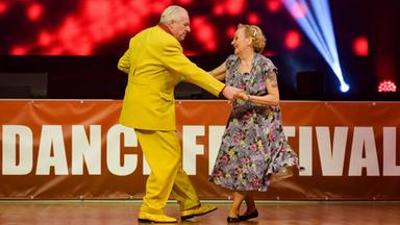 sonntags: Aktiv im Alter