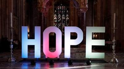 sonntags: Hoffnung in der Krise