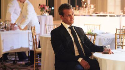 Suits: Staffel 8, Folge 1: Die rechte Hand