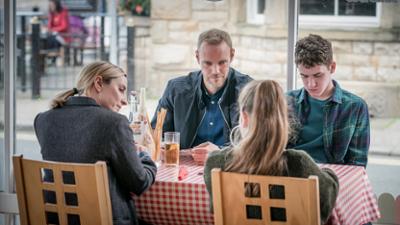 The Bay: Staffel 2, Folge 3: Vermutung