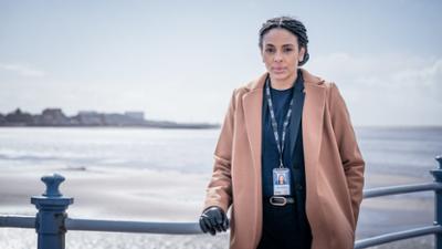 The Bay: Staffel 3, Folge 1: Neustart