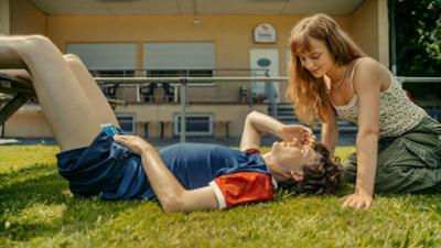 Tschappel: Staffel 1, Folge 3: Papa (T)ante Sportplatz