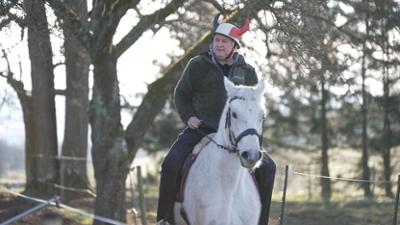 Waldis Welt: Staffel 2, Folge 4: Motoren, Charity und eine Überraschung