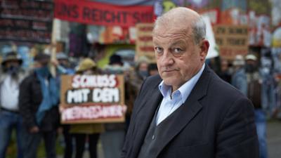 Wilsberg: Staffel 6, Folge 1: Mord und Beton