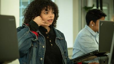 Years and Years: Staffel 1, Folge 3: Charisma