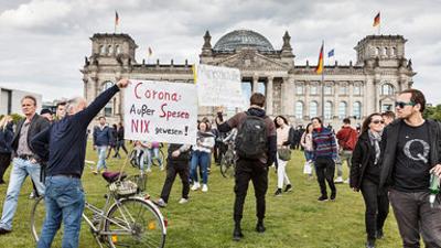 ZDF-History: Corona, Aids & Co. -  Virus oder Verschwörung?