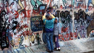 ZDFinfo - die Einzeldokus: Staffel 2022, Folge 11: AVUS - Rennstrecke und Legende