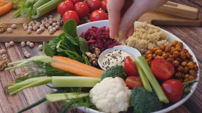 ZDFinfo - die Einzeldokus: Staffel 2023, Folge 46: Welt ohne Fleisch? Die Ernährung der Zukunft
