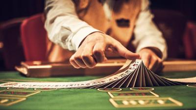 ZDFinfo - die Einzeldokus: Staffel 2025, Folge 3: Poker, Blackjack & Co. - Faszination Kartenspiel