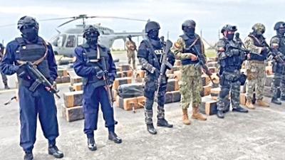 ZDFinfo - die Einzeldokus: Staffel 2025, Folge 82: Drogenkrieg in Ecuador - Ein Land am Abgrund ZDFinfo - die Einzeldokus: Staffel 2025, Folge 82: Drogenkrieg in Ecuador - Ein Land am Abgrund