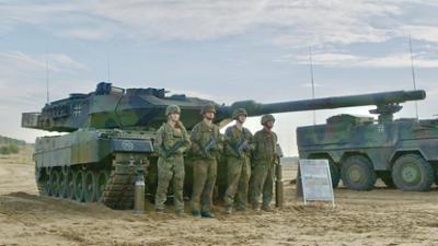 ZDFinfo - die Einzeldokus: Staffel 2023, Folge 23: Rüstungsboom – Bomben, Panzer und Probleme