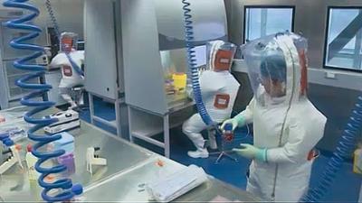 ZDFinfo - die Einzeldokus: Staffel 2025, Folge 122: Covid-19 - Spurensuche in Wuhan