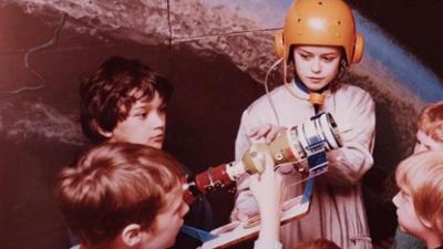 ZDFinfo - die Einzeldokus: Staffel 2020, Folge 204: Immer bereit - Junge Pioniere in der DDR